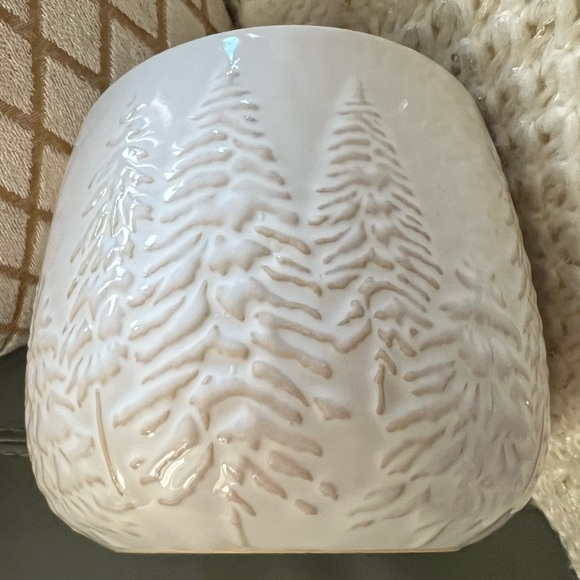 Pretty WHITE Ceramic SNOWY EVERGREEN TREES Candle Holder PLANTER Container - Picture 3 of 12